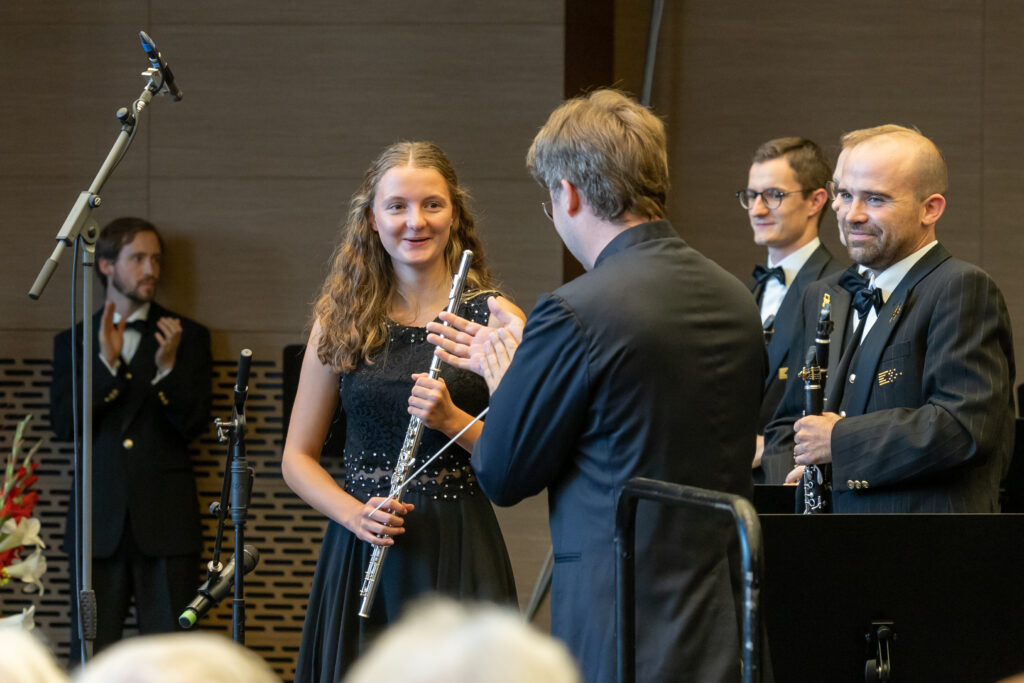 Delia Steiner mit Blasorchester am Prix Musique 2022