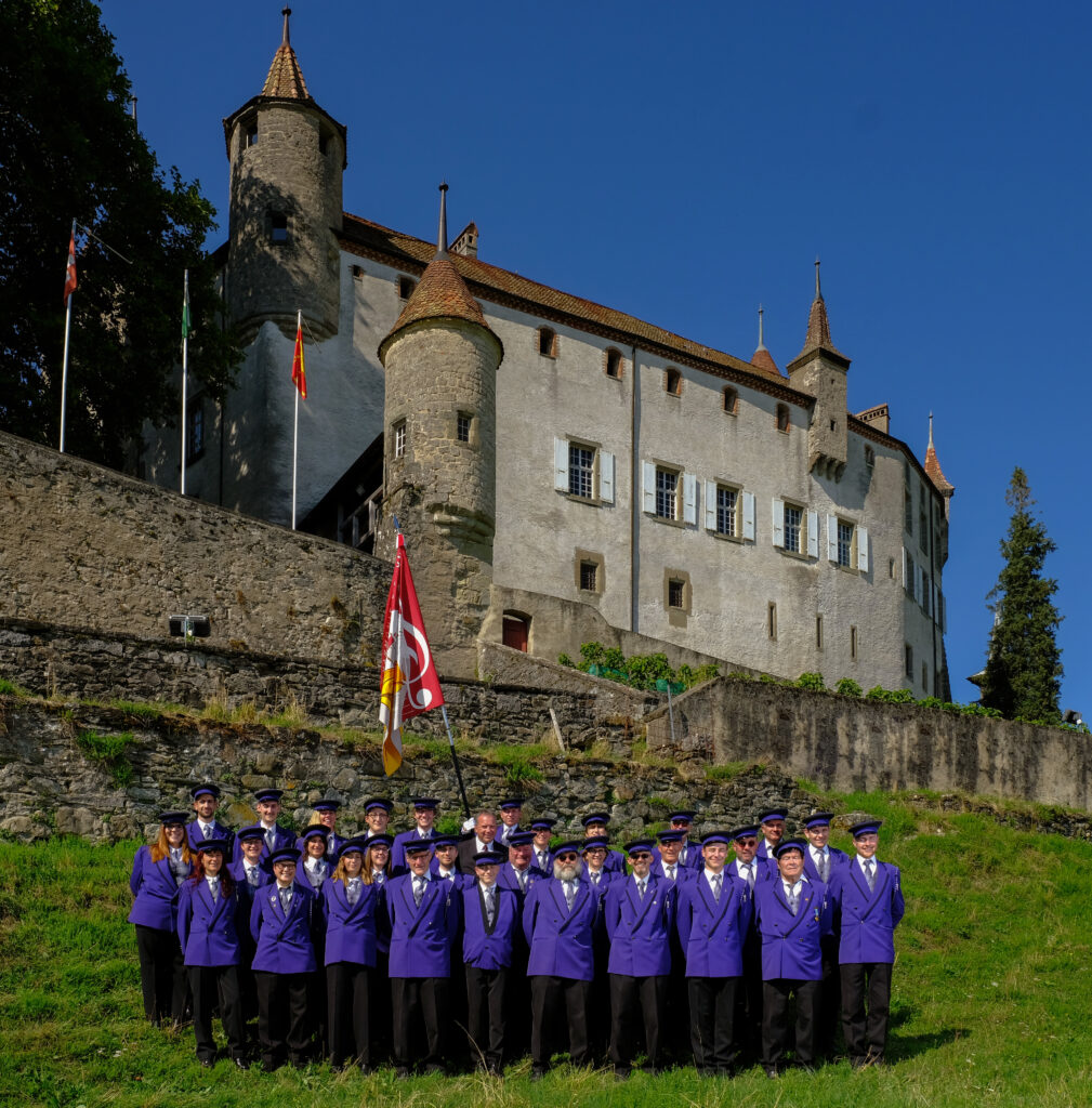 L'Harmonie d'Oron devant le Château d'Oron