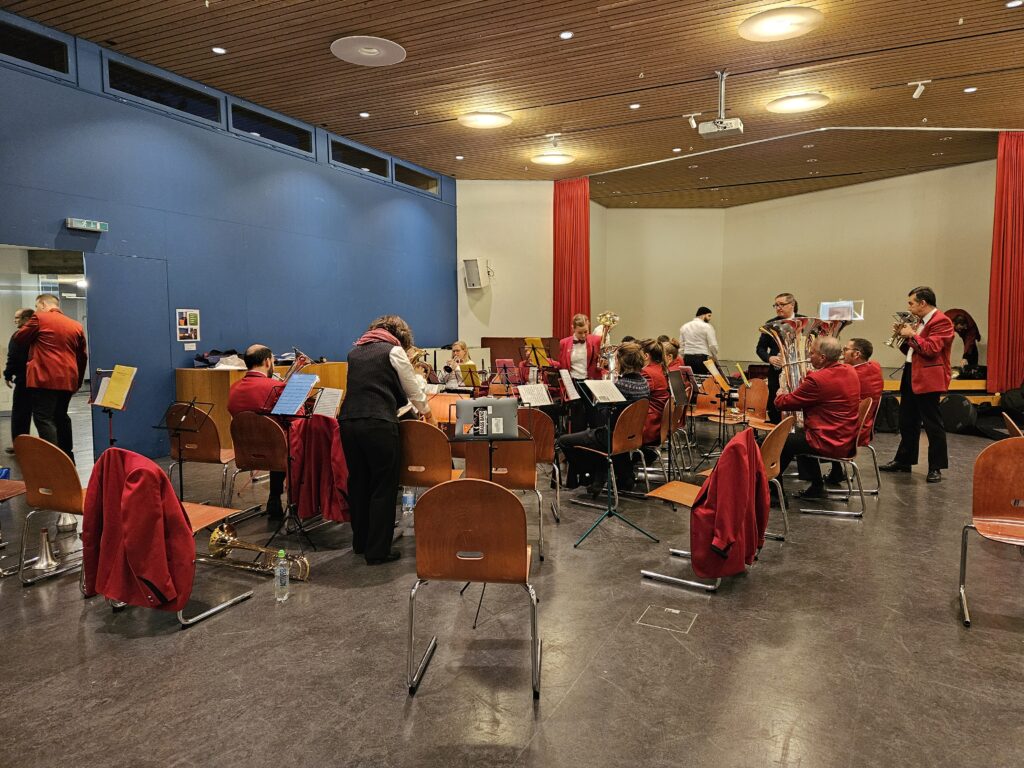Musik Frohsinn Oberburg im Einspiellokal in Luzern